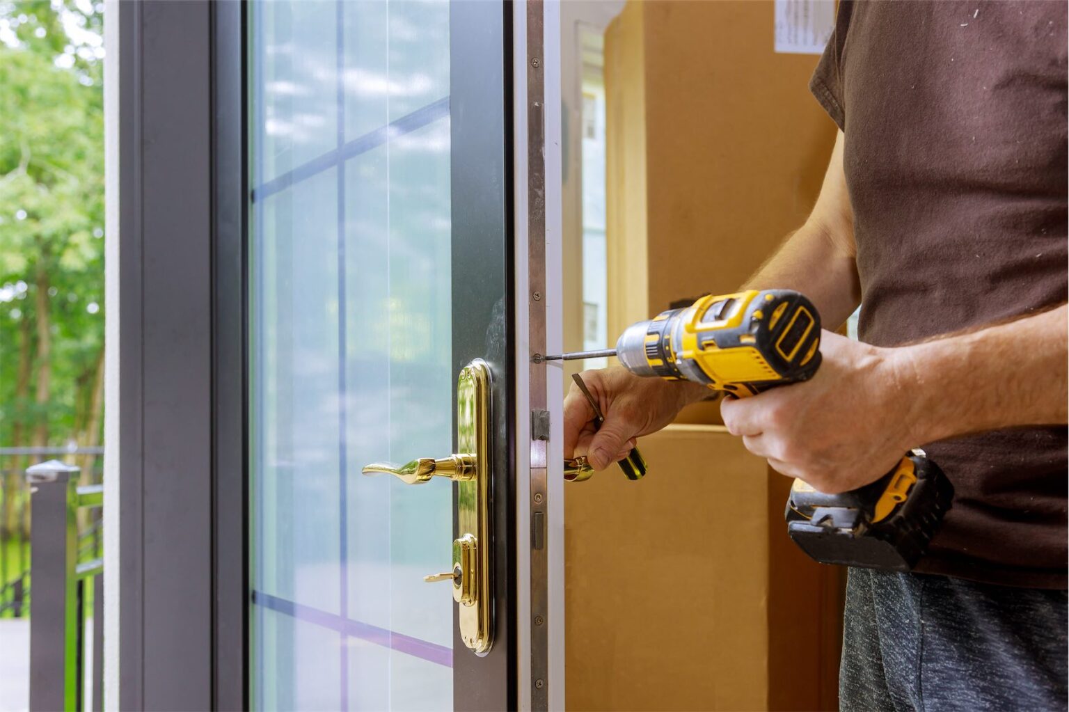 install-the-door-handle-with-a-lock-carpenter-tig-2022-10-19-22-20-31-utc